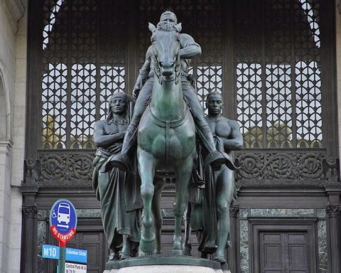 Teddy Roosevelt Statue at NYC's Museum Coming Down Over Racism