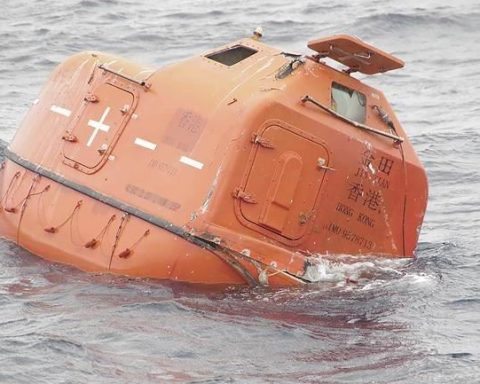 Ship Sinks Between South Korea And Japan; 9 Remain Unconscious